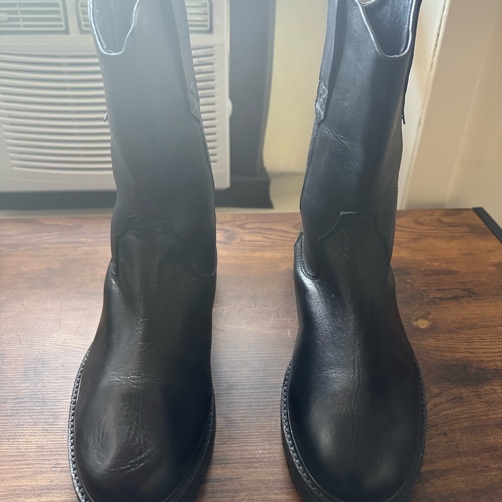 ASOS DESIGN Andy leather pull on trucker boots in black size US 9